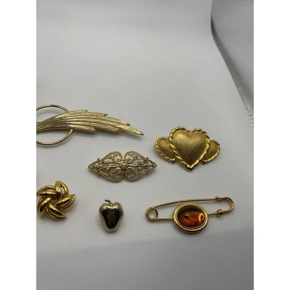 Lot 9 Gold Tone Costume Brooch Pins Mixed Shapes Hearts Starfish Amber - Picture 2 of 4